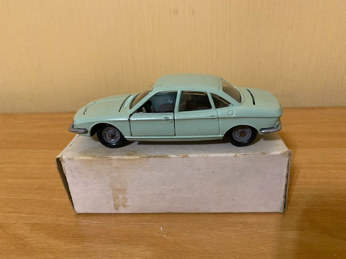 USSR 1/43 SCALE SOVIET MODEL NSU RO 80 RO-80 MOTOR CAR VINTAGE