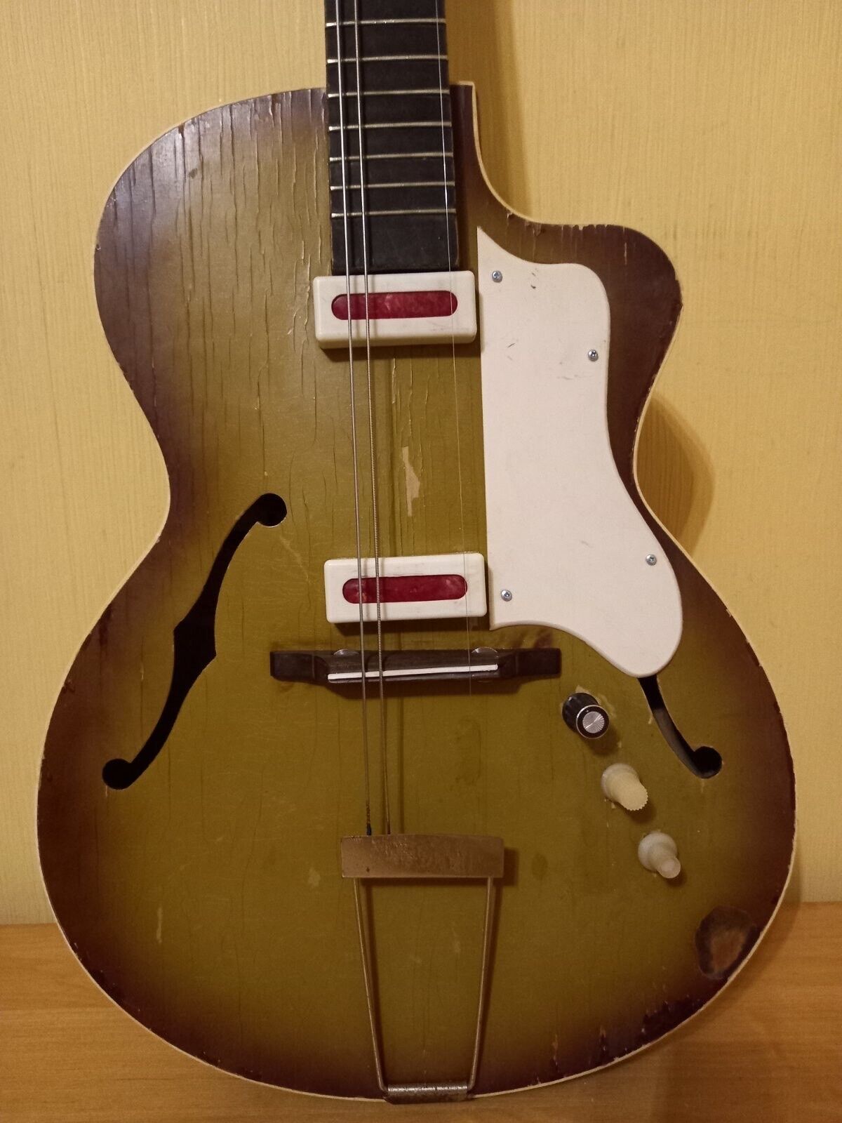 LUNACHARSKAYA USSR SOVIET ELECTRIC GUITAR RETRO VINTAGE AND RARE