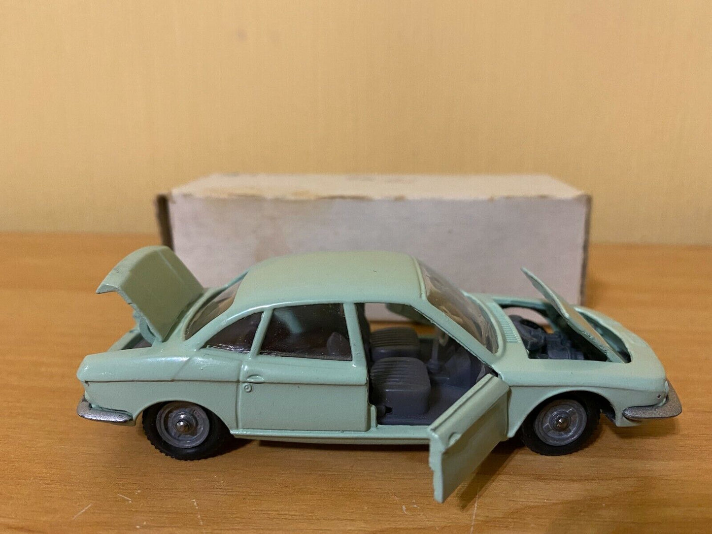 USSR 1/43 SCALE SOVIET MODEL NSU RO 80 RO-80 MOTOR CAR VINTAGE