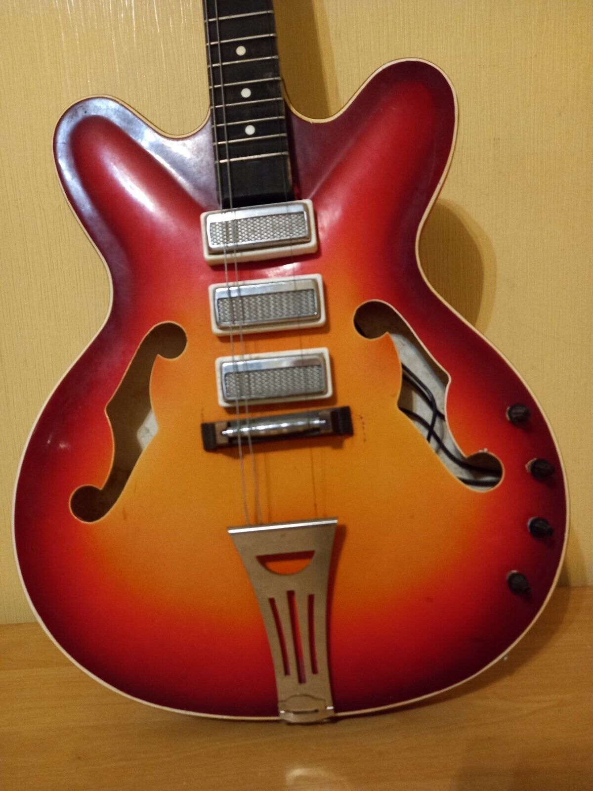 Mariya Electric Guitar 6 strings USSR Soviet Vintage Rare