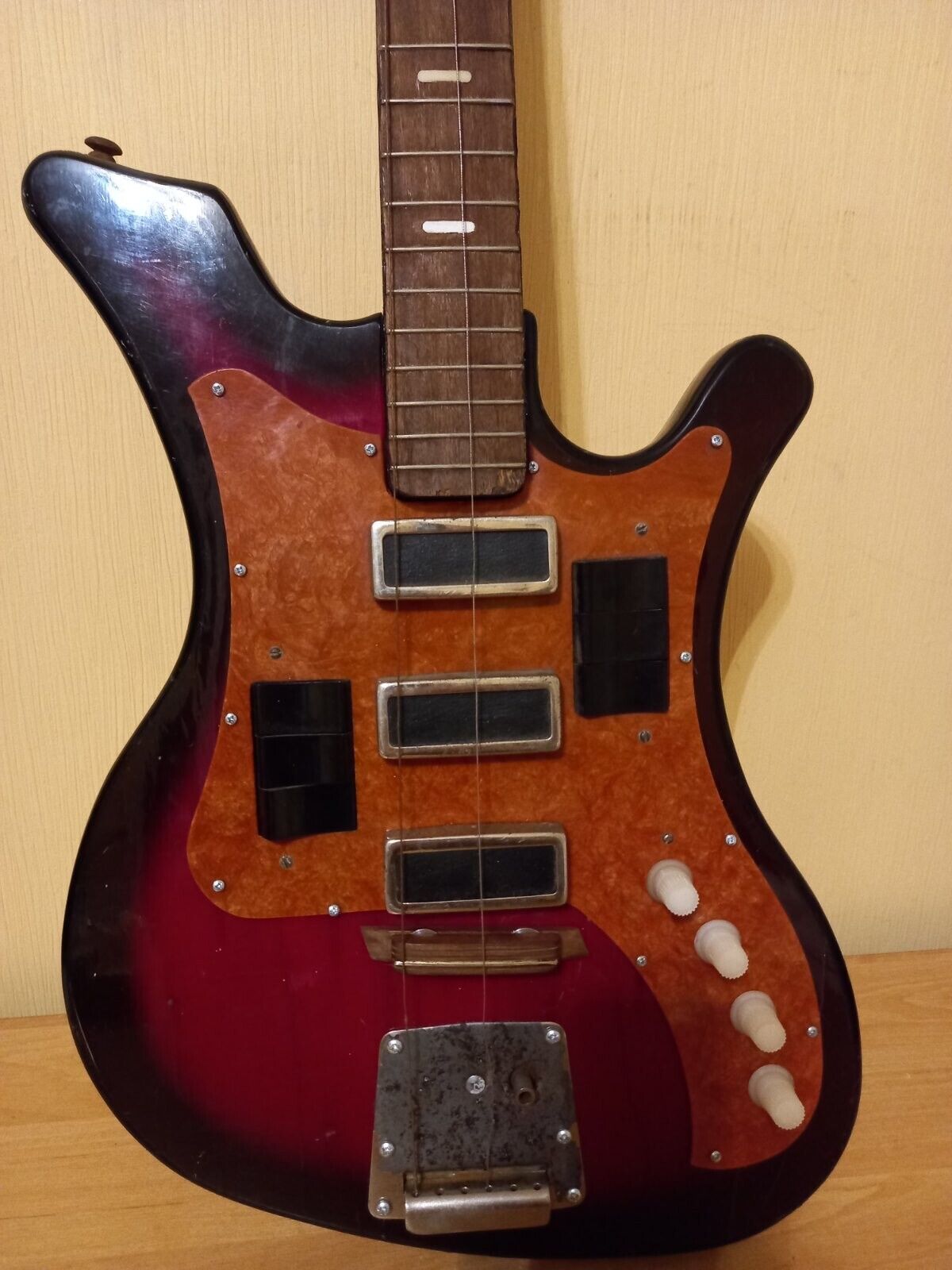 AELITA USSR SOVIET ELECTRIC GUITAR VINTAGE AND RARE