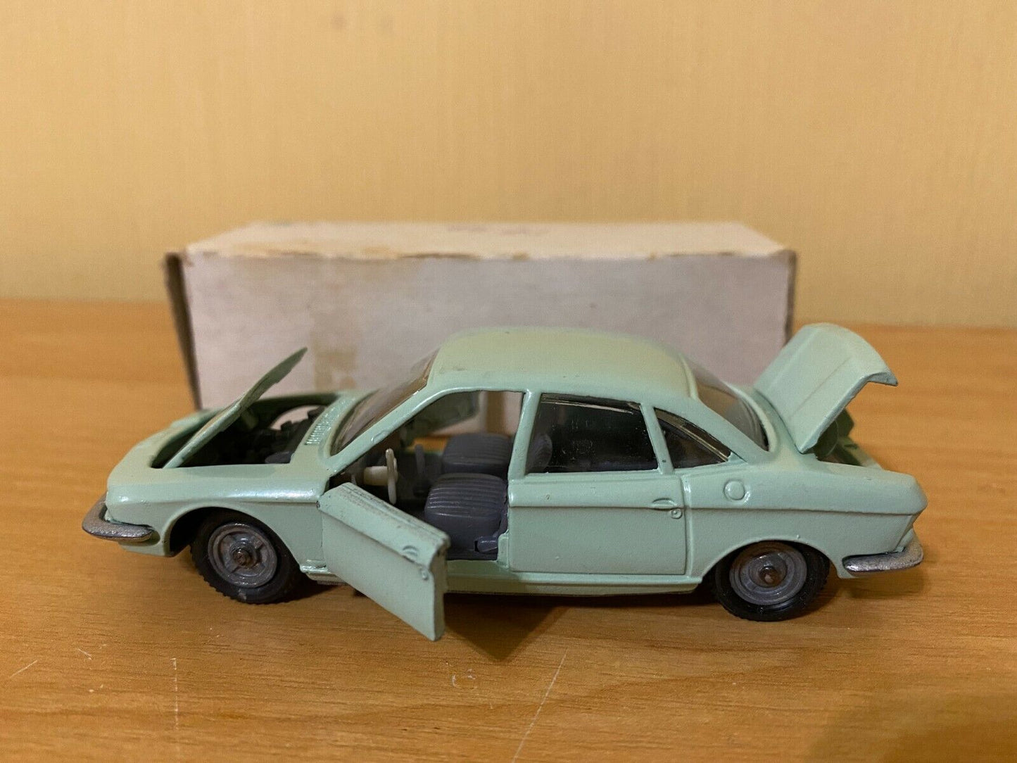 USSR 1/43 SCALE SOVIET MODEL NSU RO 80 RO-80 MOTOR CAR VINTAGE