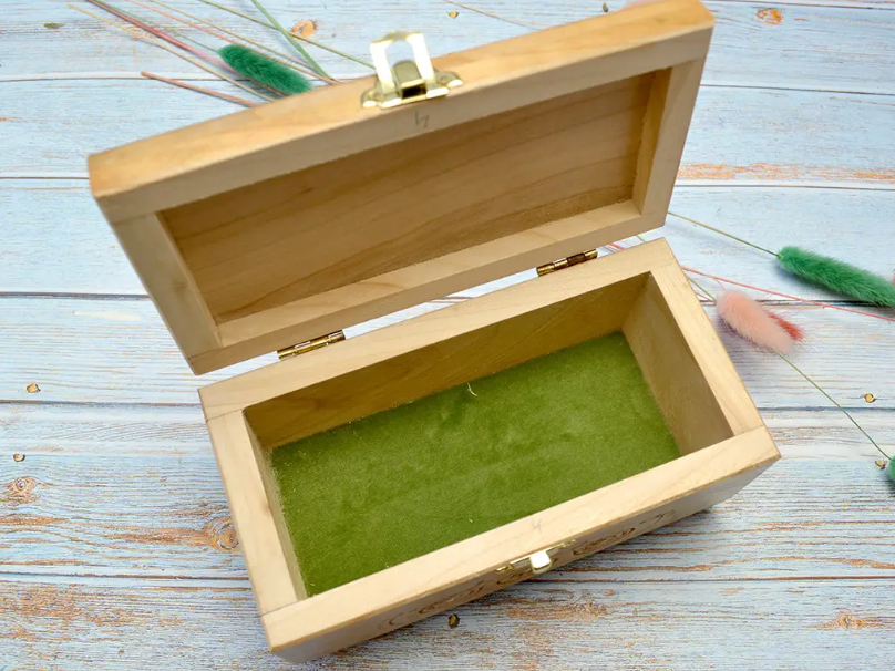 Exclusive themed wooden jewelry box/casket 18 x 9 x 10 cm (7 x 2.4x 3.9 inch)