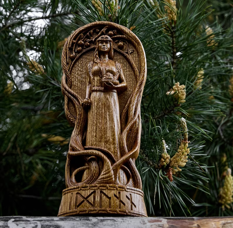 Idunna statue gothic pagan wooden figure goddess carving sculpture
