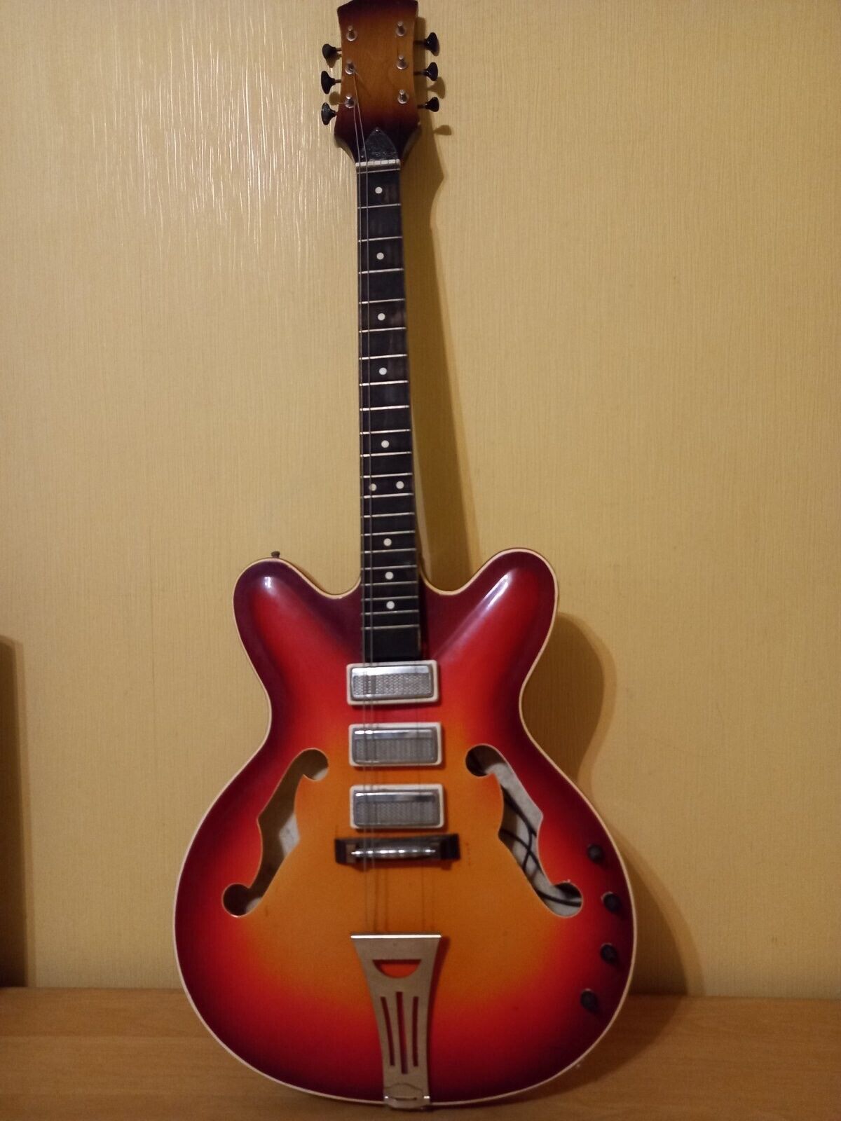 Mariya Electric Guitar 6 strings USSR Soviet Vintage Rare