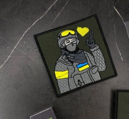 4 pcs patches + 1 pcs Pin NEW