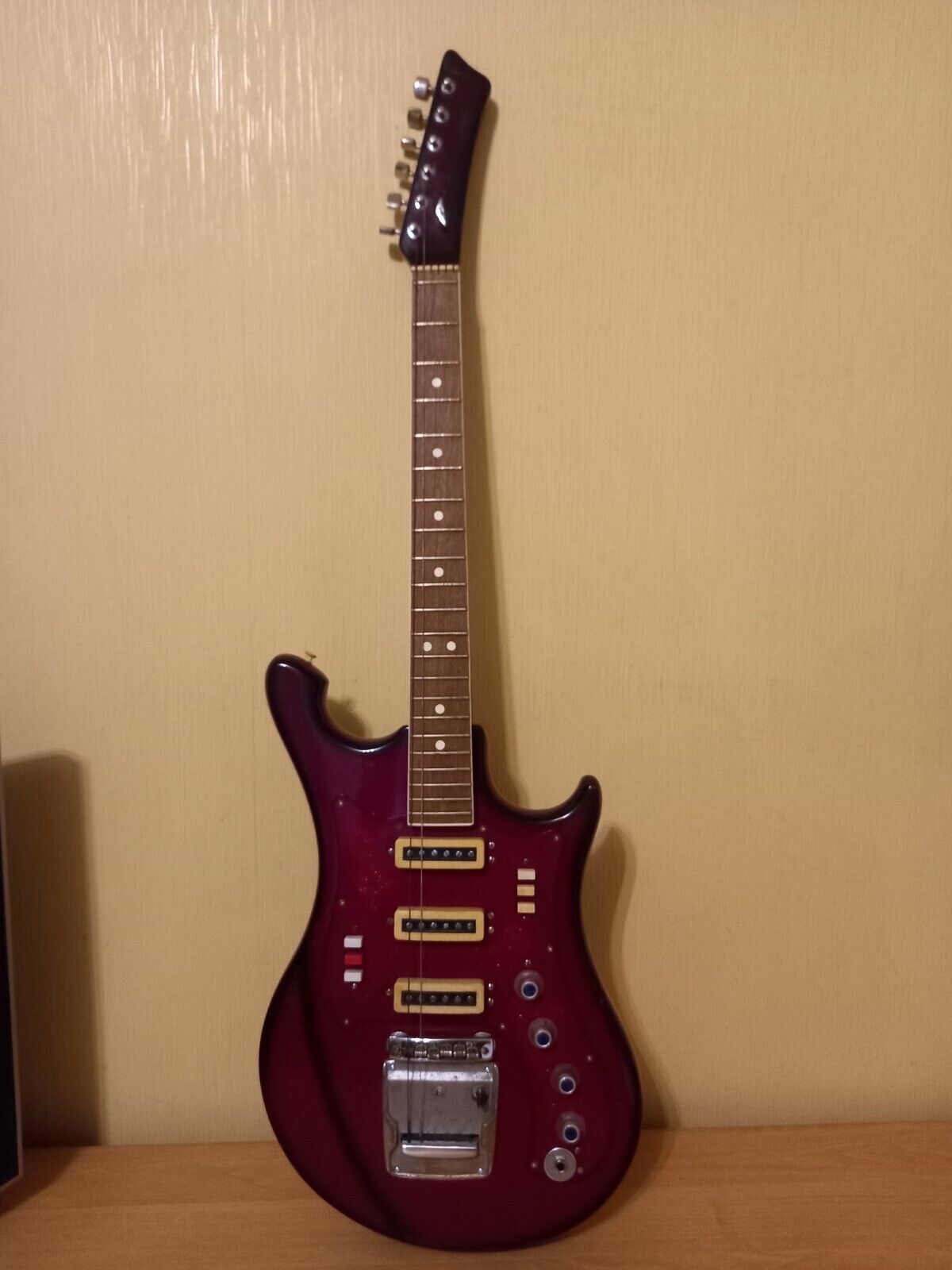 URAL USSR SOVIET ELECTRIC GUITAR VINTAGE AND EXTRA RARE
