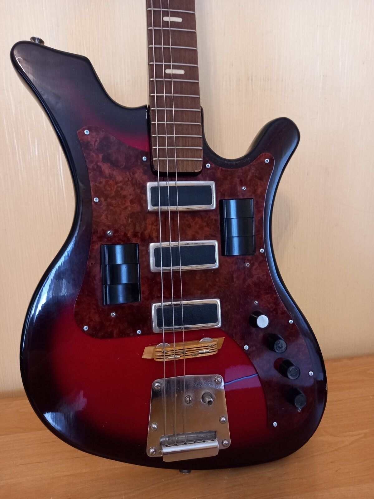 AELITA USSR SOVIET ELECTRIC GUITAR VINTAGE AND RARE