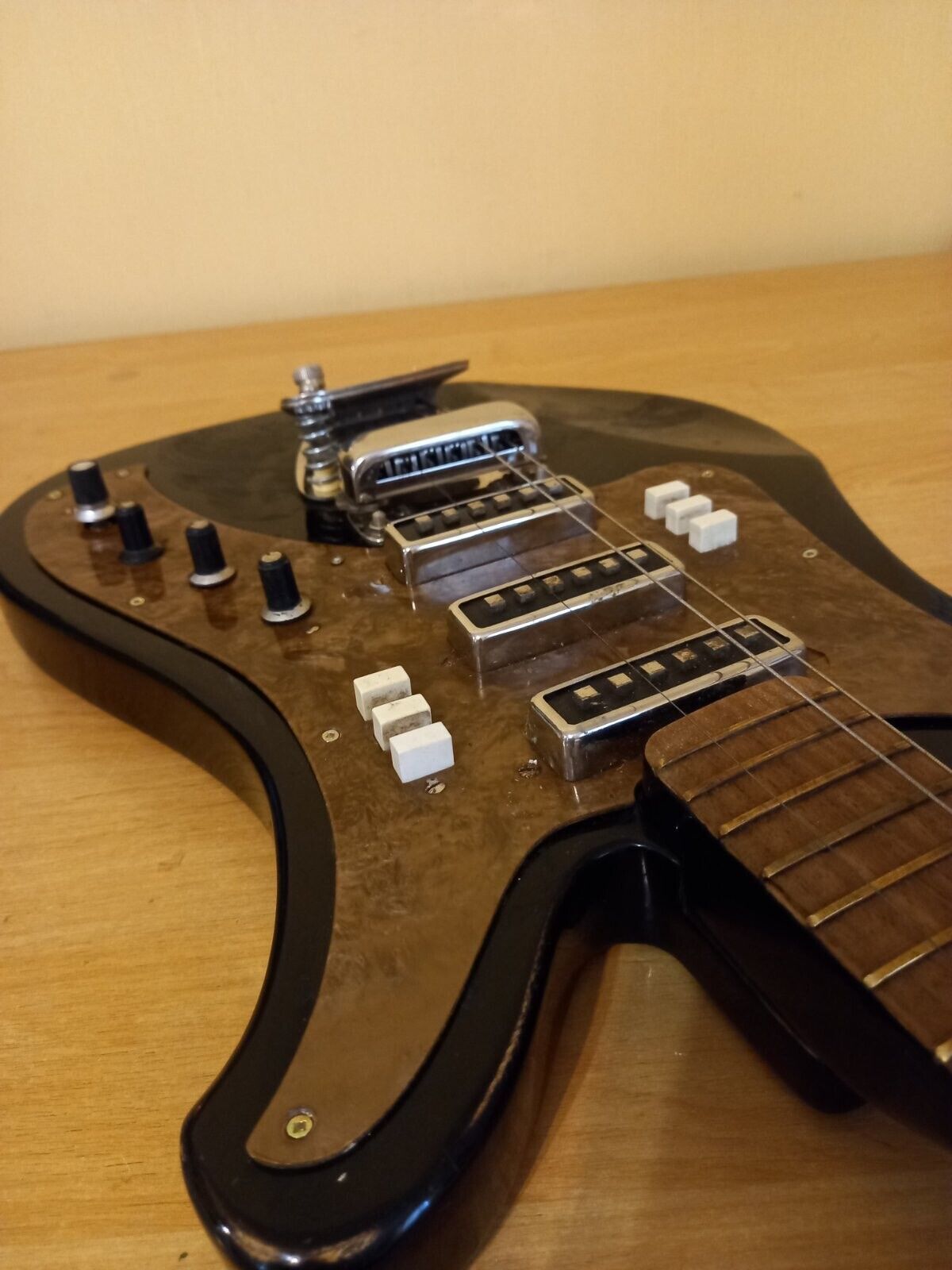AELITA USSR SOVIET ELECTRIC GUITAR RUSSIAN 6 STRING VINTAGE AND RARE