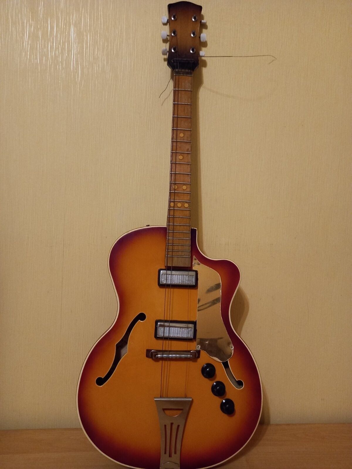 LUNACHARSKAYA USSR SOVIET ELECTRIC GUITAR RETRO VINTAGE AND RARE