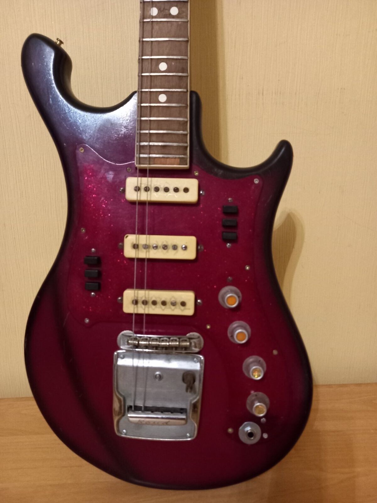 URAL USSR SOVIET ELECTRIC GUITAR VINTAGE AND EXTRA RARE