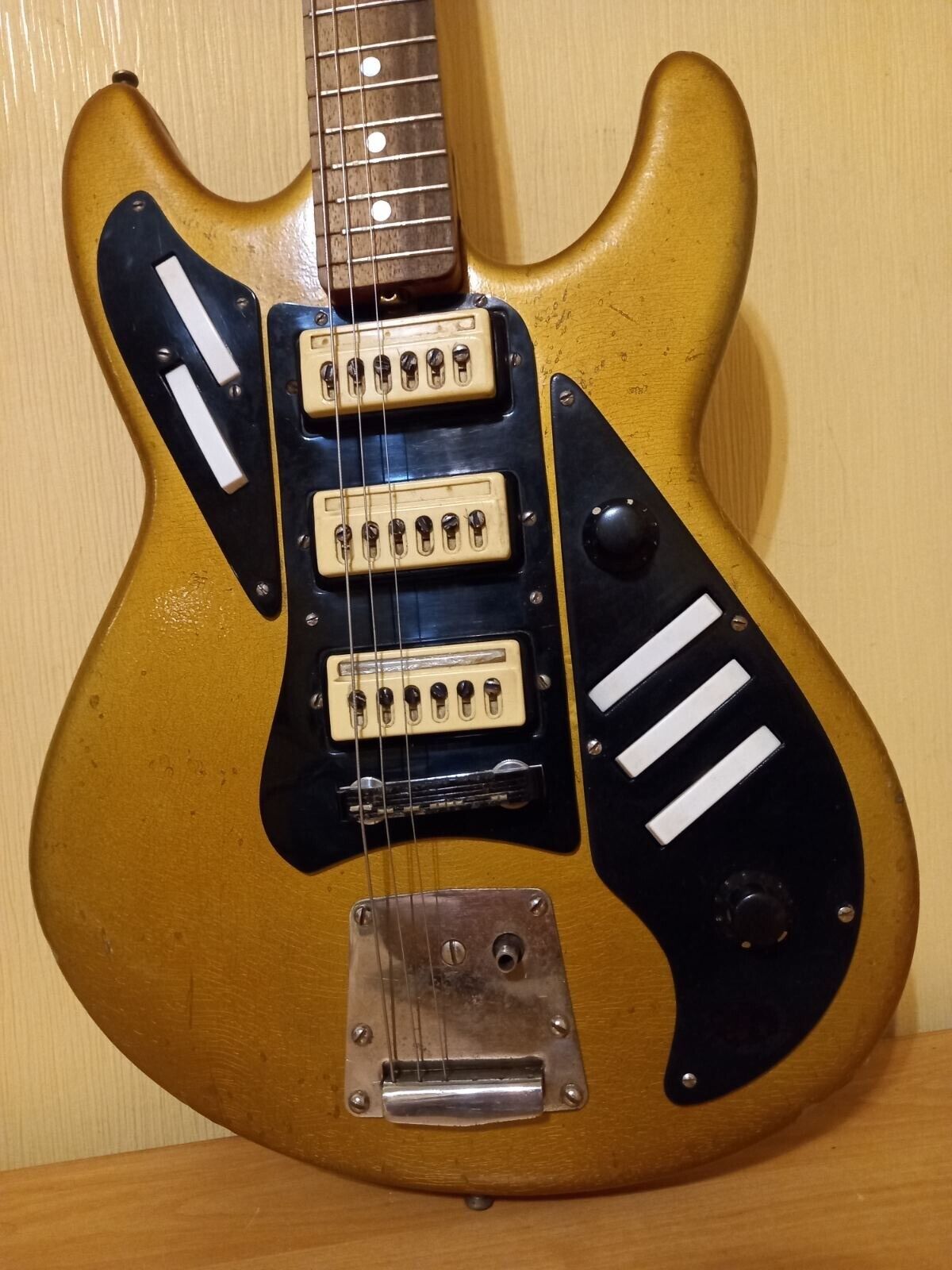 JOLANA ALFA ELECTRIC GUITAR 6 STRING SOLID BODY VINTAGE AND RARE