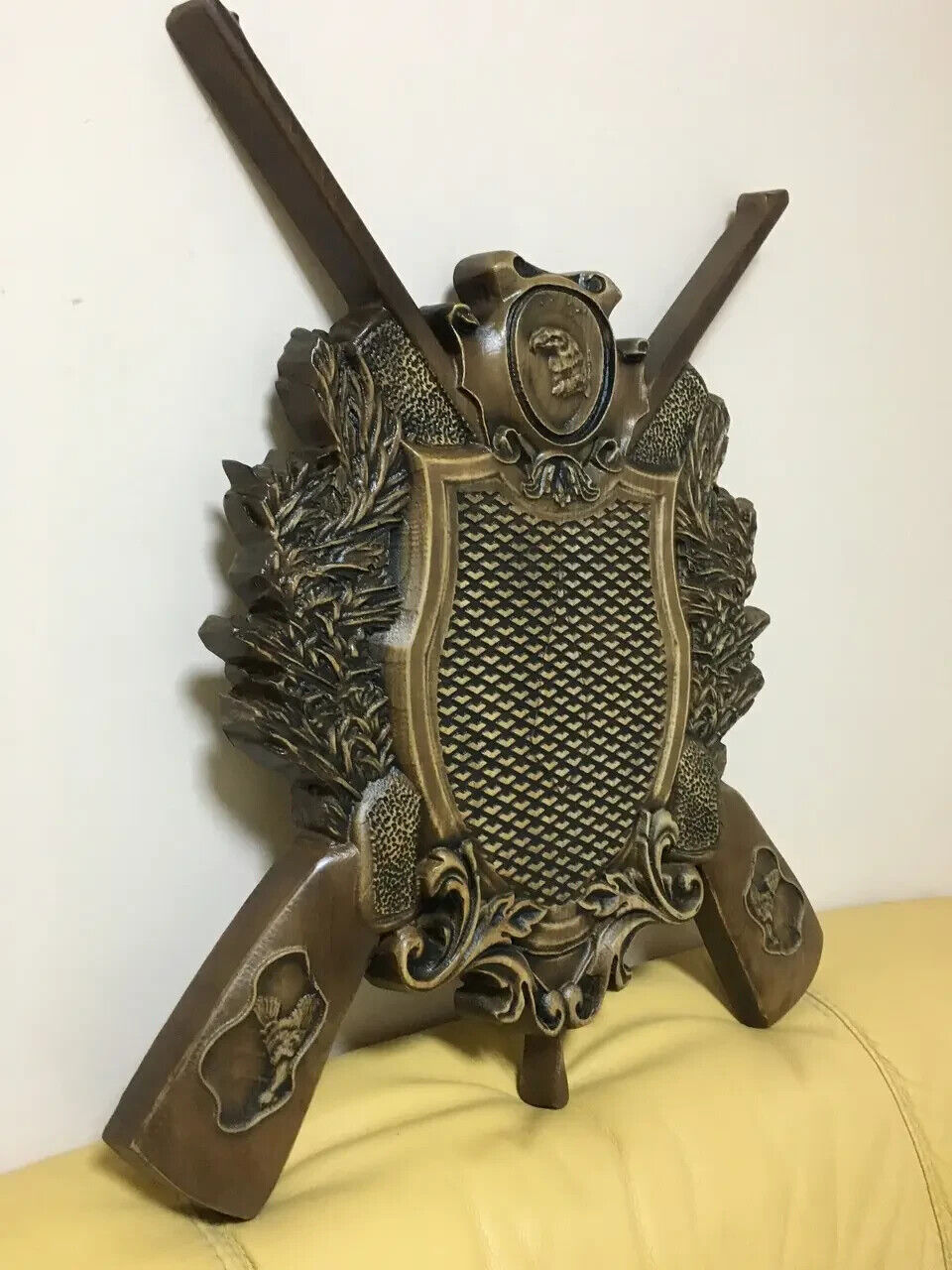 Hunting Shield Trophy Wood Carving Picture 3D Art Work Gift Panno Wall Decor