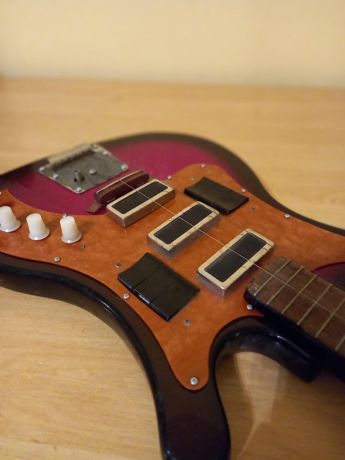 AELITA USSR SOVIET ELECTRIC GUITAR VINTAGE AND RARE
