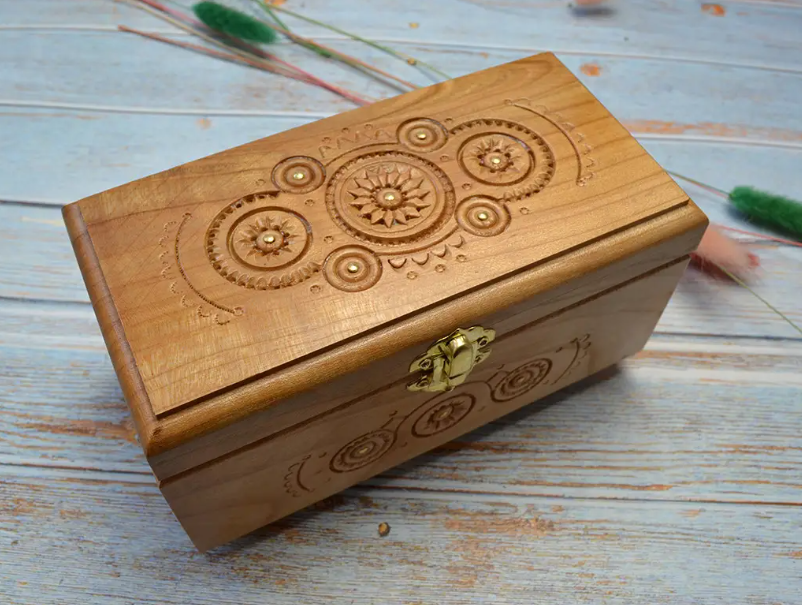 Exclusive themed wooden jewelry box/casket 18 x 9 x 10 cm (7 x 2.4x 3.9 inch)