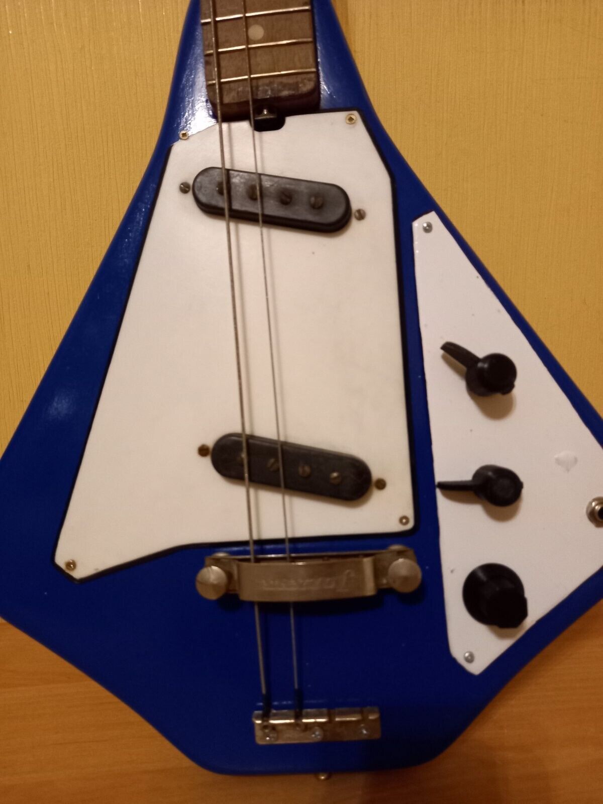 Jolana Basso lX Guitar Czechoslovakian Basso 9 Vintage and Rare