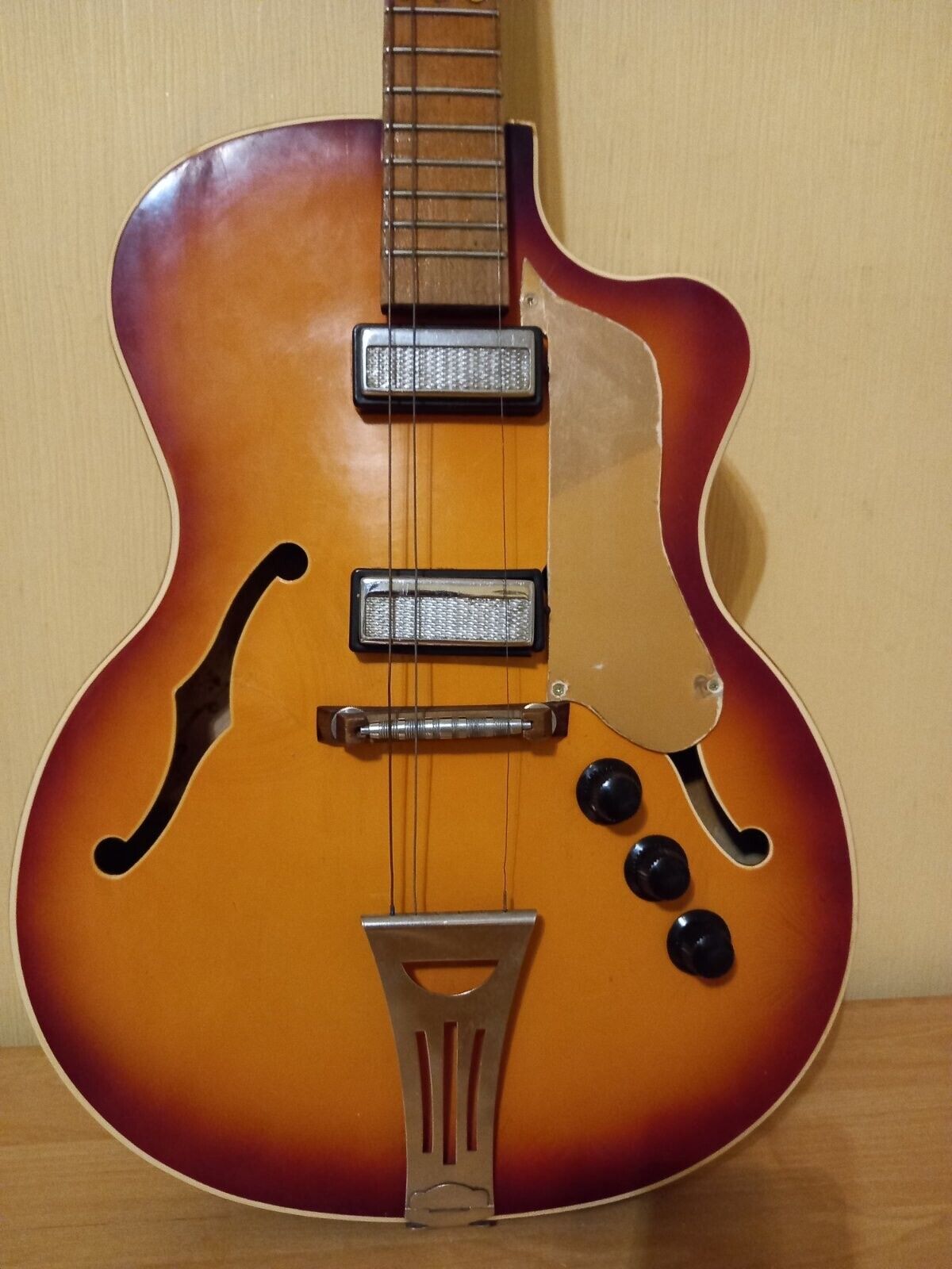 LUNACHARSKAYA USSR SOVIET ELECTRIC GUITAR RETRO VINTAGE AND RARE