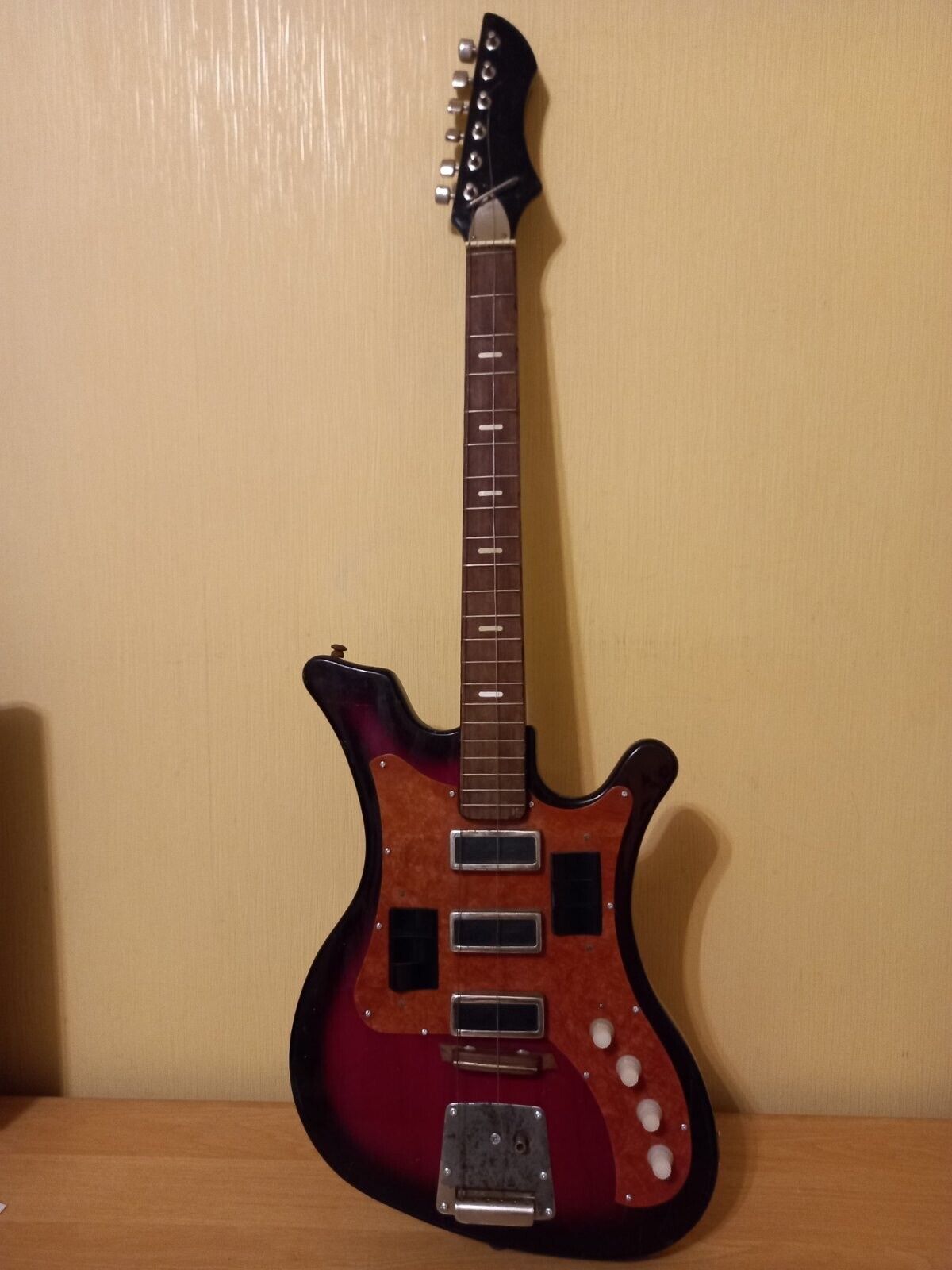AELITA USSR SOVIET ELECTRIC GUITAR VINTAGE AND RARE