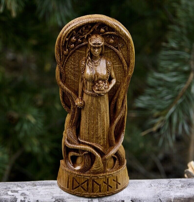 Idunna statue gothic pagan wooden figure goddess carving sculpture