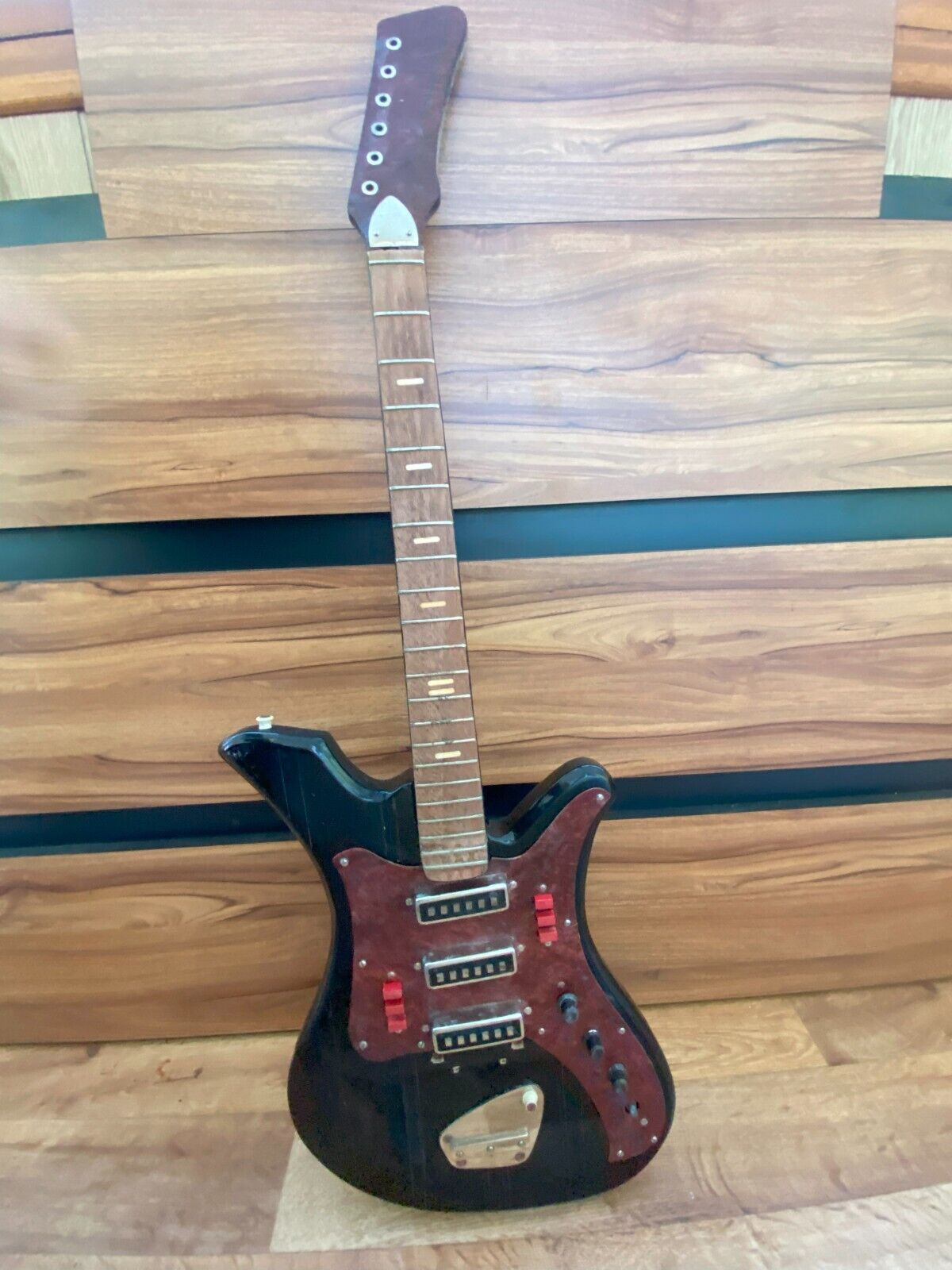 AELITA USSR SOVIET ELECTRIC GUITAR VINTAGE AND RARE
