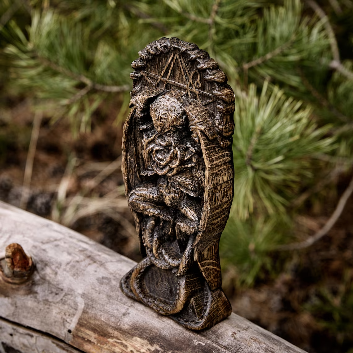 Hand-Carved Dark Oak Statue of Cthulhu – The Unfathomable Entity of Cosmic Dread