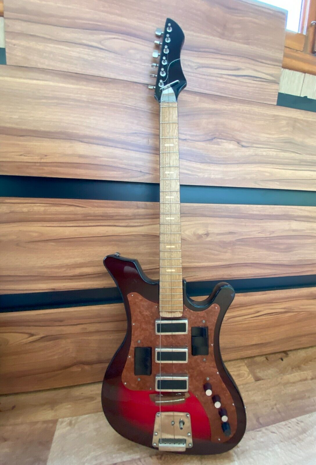 AELITA USSR SOVIET ELECTRIC GUITAR VINTAGE AND RARE