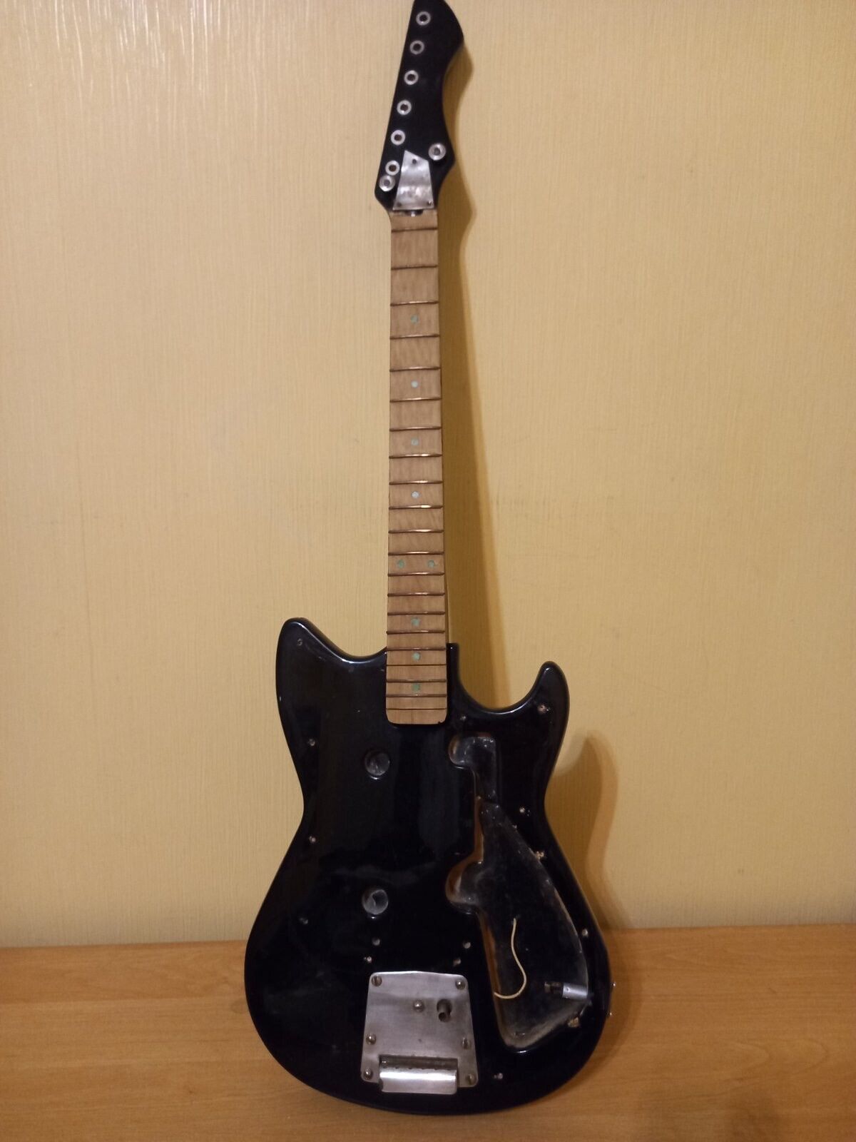 FUTURAMA USSR SOVIET ELECTRIC GUITAR RUSSIAN VINTAGE AND RARE