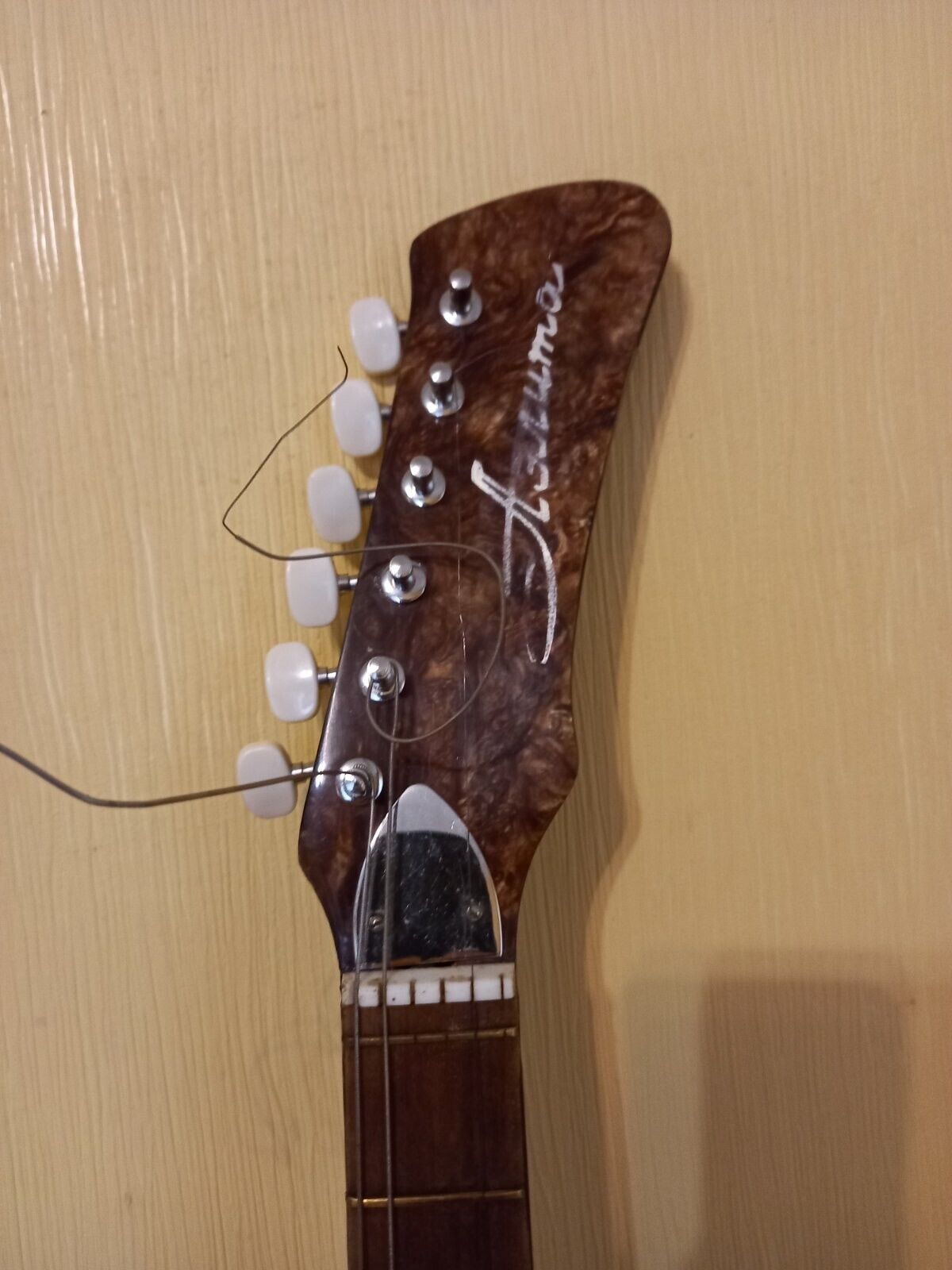 AELITA USSR SOVIET ELECTRIC GUITAR RUSSIAN 6 STRING VINTAGE AND RARE
