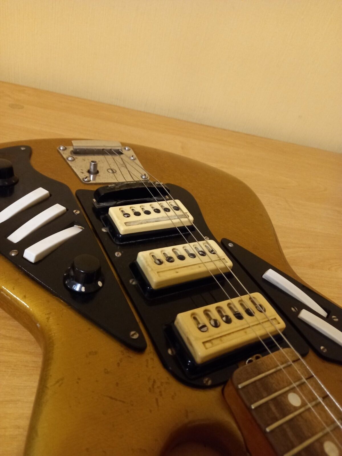 JOLANA ALFA ELECTRIC GUITAR 6 STRING SOLID BODY VINTAGE AND RARE