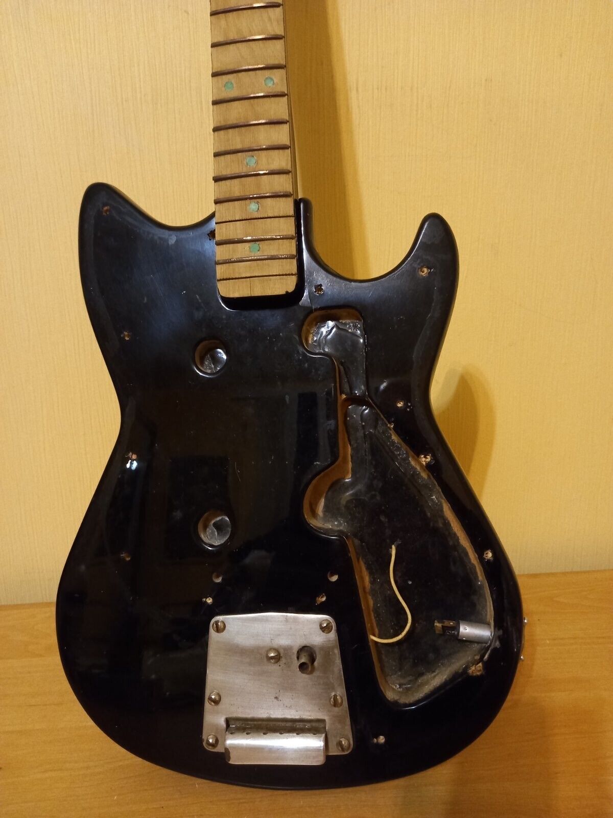 FUTURAMA USSR SOVIET ELECTRIC GUITAR RUSSIAN VINTAGE AND RARE