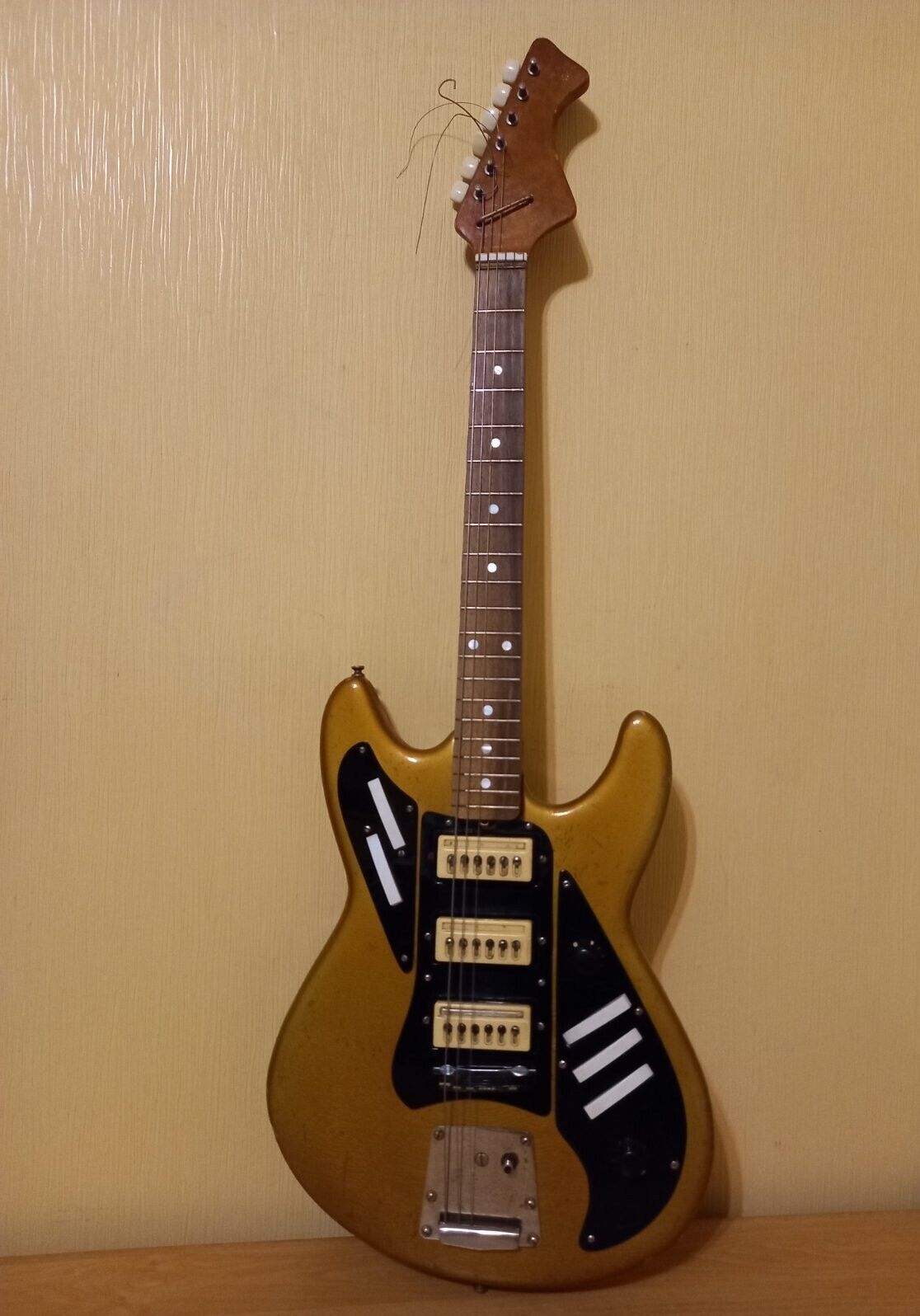 JOLANA ALFA ELECTRIC GUITAR 6 STRING SOLID BODY VINTAGE AND RARE