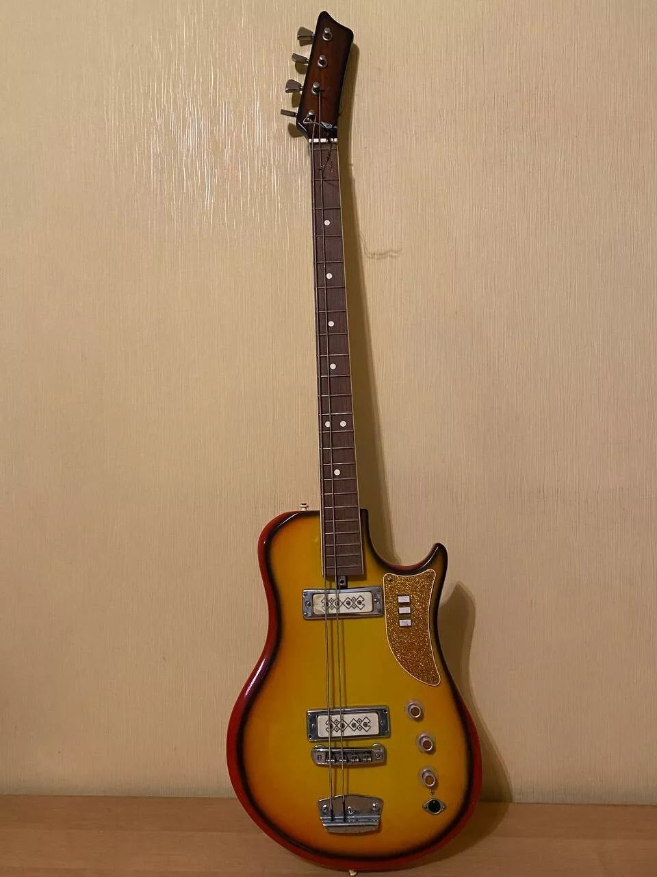 URAL USSR SOVIET BASS GUITAR RUSSIAN OLD 4 STRING VINTAGE AND RARE