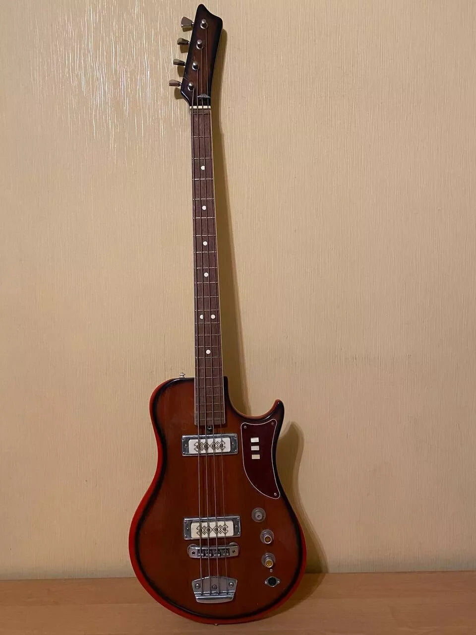URAL USSR SOVIET BASS GUITAR RUSSIAN OLD 4 STRING VINTAGE AND RARE