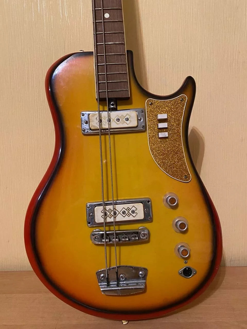 URAL USSR SOVIET BASS GUITAR RUSSIAN OLD 4 STRING VINTAGE AND RARE