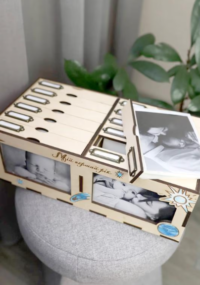 NEW - Wooden Album Photo Box Unique Holder First Year Baby Child 432 photos