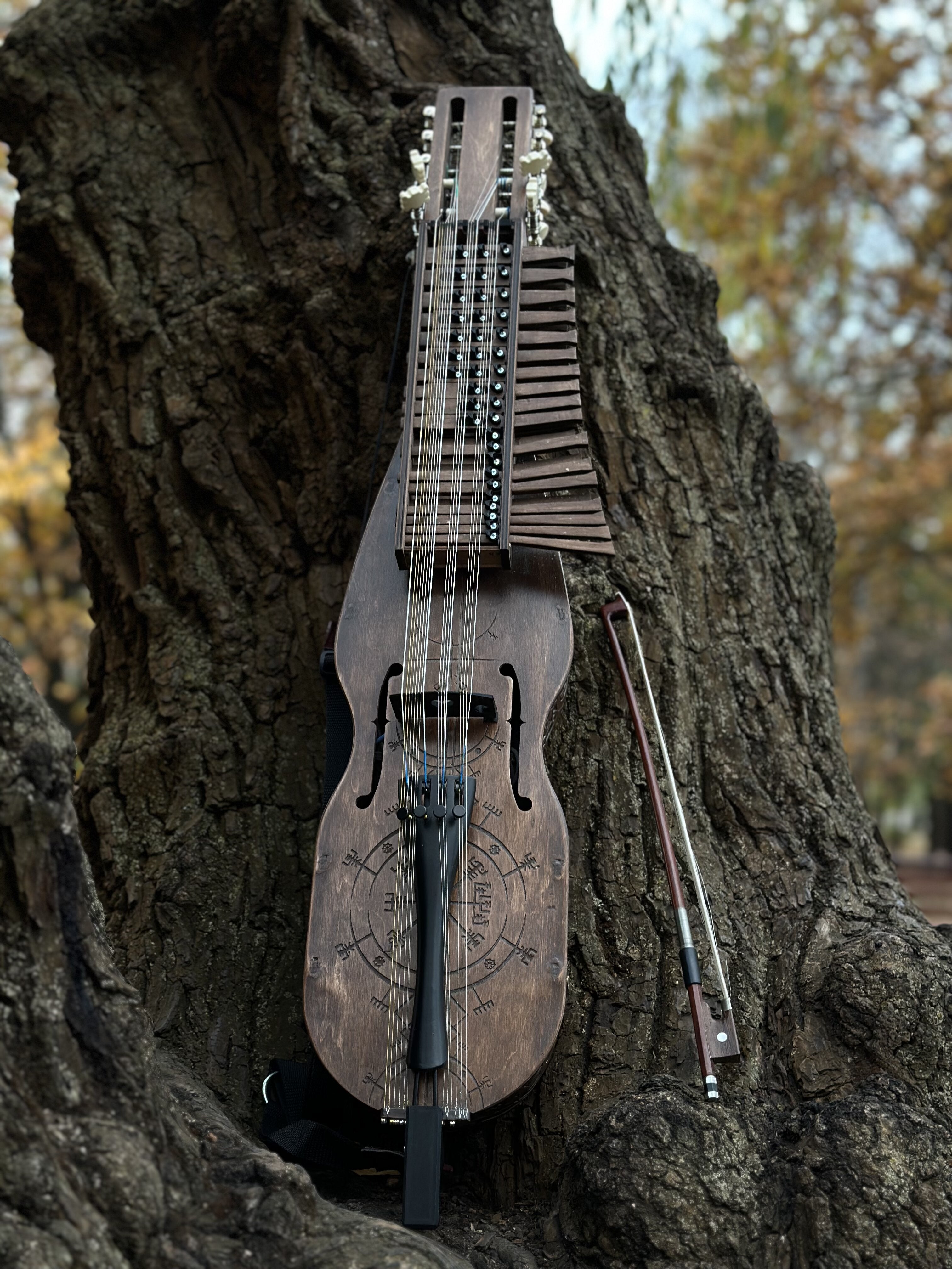 Nyckelharpa, Sweden Violin bowed, Keyed Fiddle, Moraharpa, Viola, Esse ...